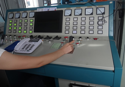 鶴崗鳥(niǎo)山礦直流串聯(lián)12脈動(dòng)調速電控系統產(chǎn)